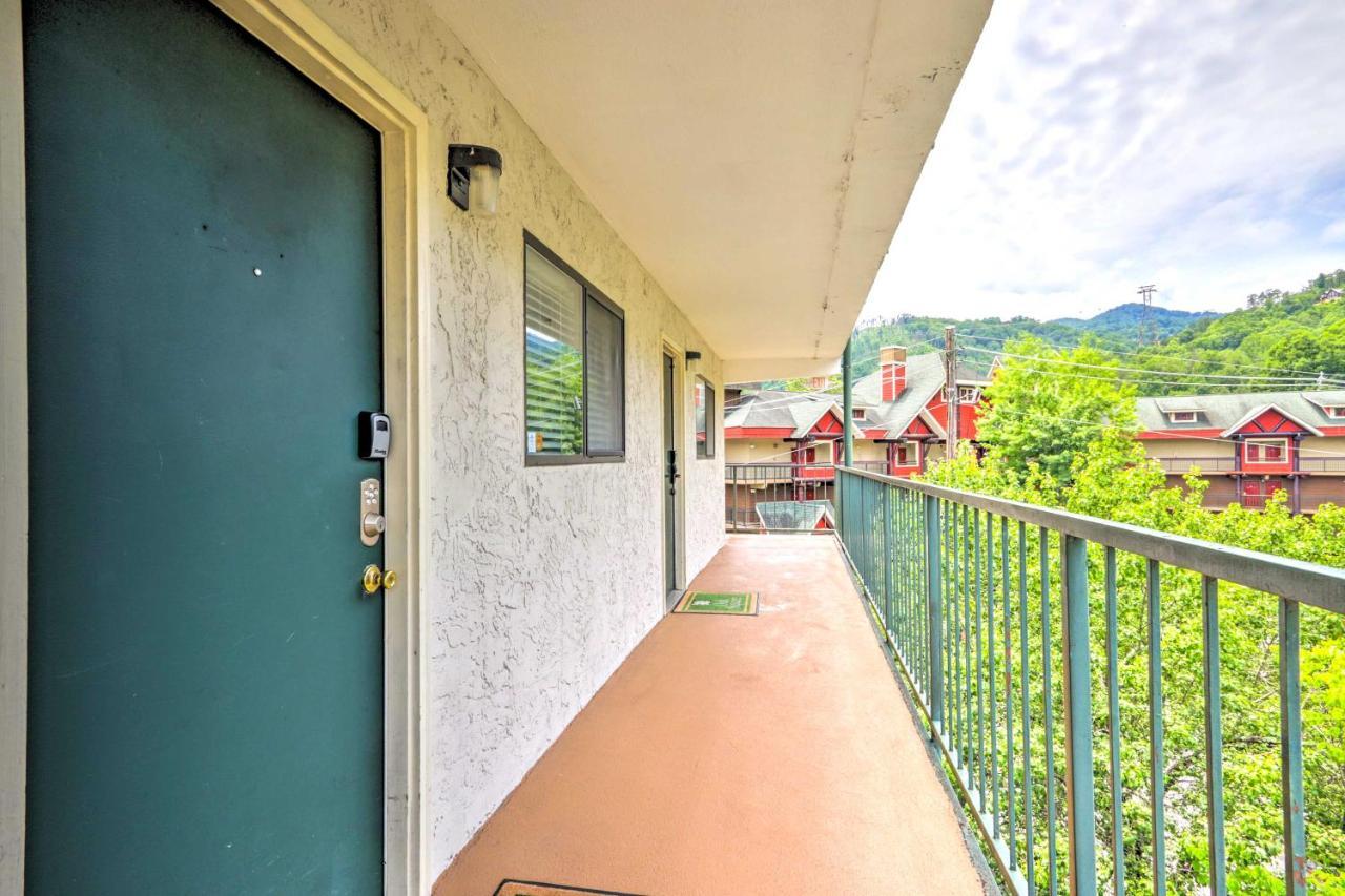 Condo With Balcony, Walk To Dtwn Gatlinburg Fun Exterior photo